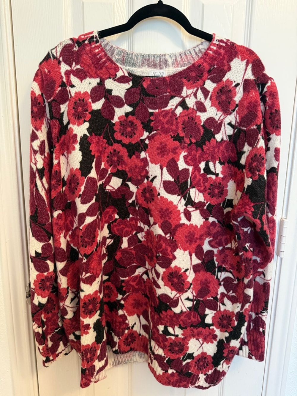 Jaclyn Smith Red and White Floral Knit Crewneck